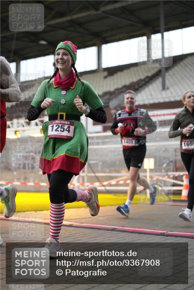07.12.2025 - St. Pauli X-Mass-Run No. 15 Patografie http://msf.ph/oto/9367908 07.12.2025 11:04:07 Ziel 215, 216, 222, 305, 432, 734, 764, 1200, 1252, 1254, 1401, 1695, 1854, 1856 meine-sportfotos.de