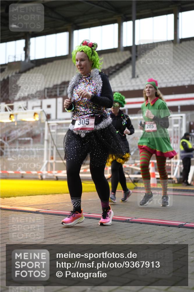 07.12.2025 - St. Pauli X-Mass-Run No. 15 Patografie http://msf.ph/oto/9367913 07.12.2025 11:04:12 Ziel 126, 215, 216, 285, 305, 432, 734, 740, 764, 1200, 1252, 1254, 1401, 1695, 1766, 1769, 1852, 1854, 1856 meine-sportfotos.de