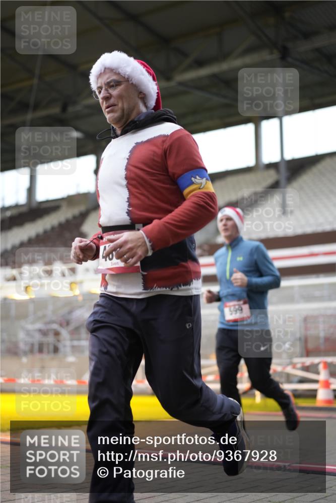 07.12.2025 - St. Pauli X-Mass-Run No. 15 Patografie http://msf.ph/oto/9367928 07.12.2025 11:02:53 Ziel 151, 160, 502, 574, 599, 602, 612, 875, 880, 953, 997, 1102, 1644, 1668, 1670, 4809 meine-sportfotos.de