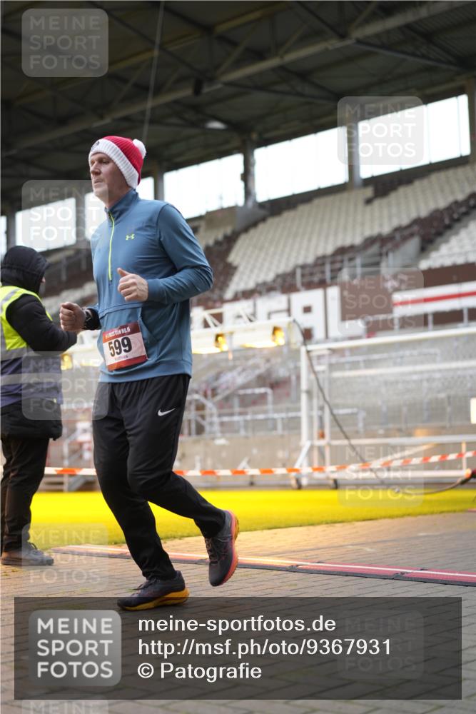 07.12.2025 - St. Pauli X-Mass-Run No. 15 Patografie http://msf.ph/oto/9367931 07.12.2025 11:02:54 Ziel 151, 160, 502, 574, 599, 602, 612, 875, 880, 953, 997, 1102, 1644, 1668, 1670, 4809 meine-sportfotos.de