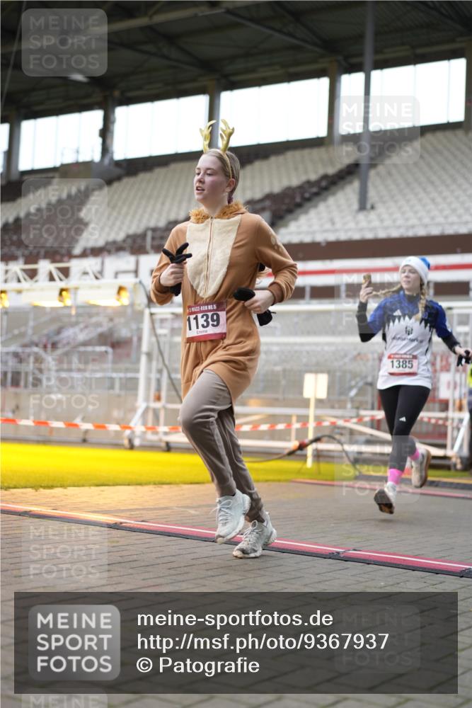 07.12.2025 - St. Pauli X-Mass-Run No. 15 Patografie http://msf.ph/oto/9367937 07.12.2025 11:03:02 Ziel 151, 160, 502, 574, 599, 602, 612, 748, 875, 880, 953, 1102, 1139, 1199, 1385, 1644, 1668, 1670, 4809 meine-sportfotos.de