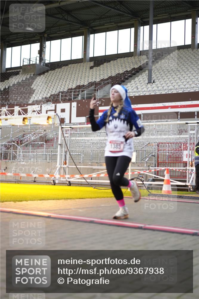 07.12.2025 - St. Pauli X-Mass-Run No. 15 Patografie http://msf.ph/oto/9367938 07.12.2025 11:03:02 Ziel 151, 160, 502, 574, 599, 602, 612, 748, 875, 880, 953, 1102, 1139, 1199, 1385, 1644, 1668, 1670, 4809 meine-sportfotos.de