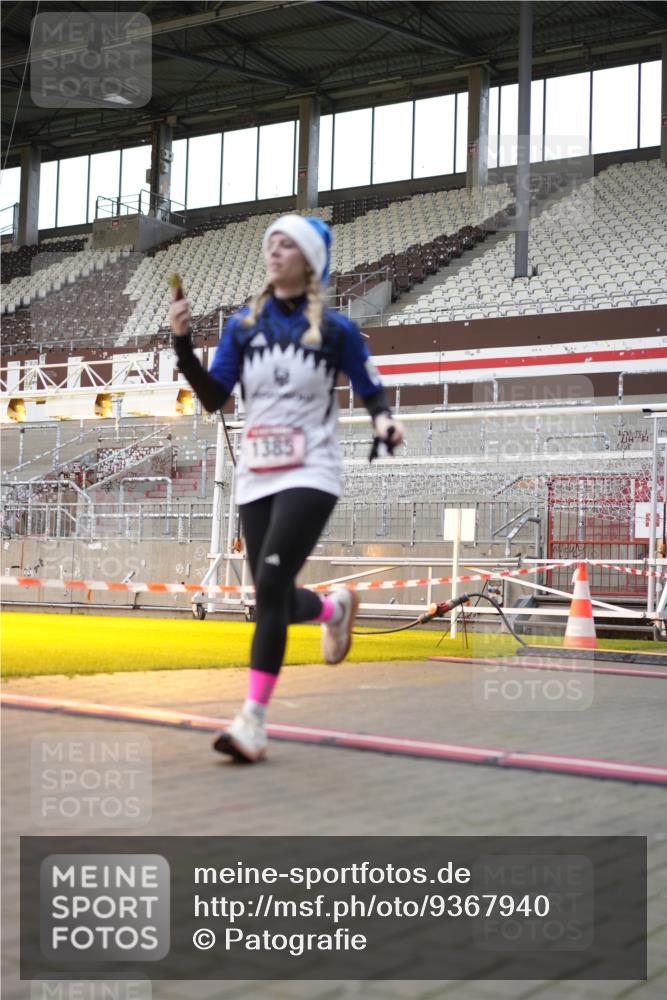 07.12.2025 - St. Pauli X-Mass-Run No. 15 Patografie http://msf.ph/oto/9367940 07.12.2025 11:03:02 Ziel 151, 160, 502, 574, 599, 602, 612, 748, 875, 880, 953, 1102, 1139, 1199, 1385, 1644, 1668, 1670, 4809 meine-sportfotos.de