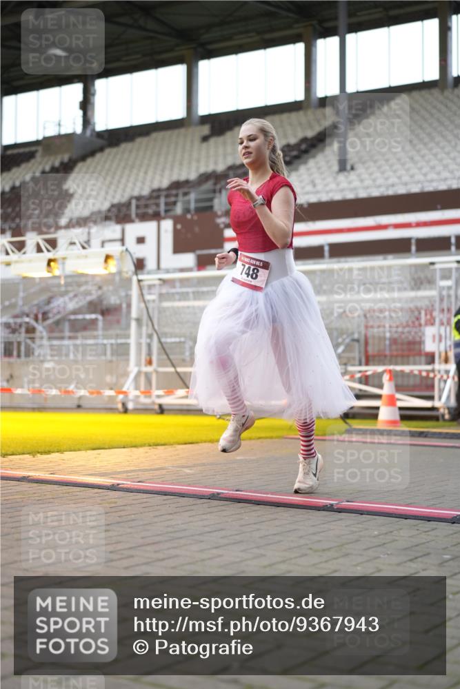 07.12.2025 - St. Pauli X-Mass-Run No. 15 Patografie http://msf.ph/oto/9367943 07.12.2025 11:03:05 Ziel 599, 602, 612, 748, 853, 875, 1139, 1199, 1385, 1644, 1668, 1670, 4809 meine-sportfotos.de