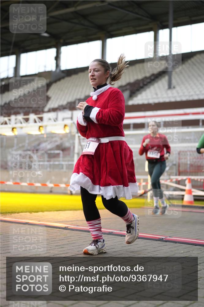 07.12.2025 - St. Pauli X-Mass-Run No. 15 Patografie http://msf.ph/oto/9367947 07.12.2025 11:03:13 Ziel 61, 64, 186, 748, 853, 1139, 1199, 1385, 1644, 1668, 1670, 1850 meine-sportfotos.de