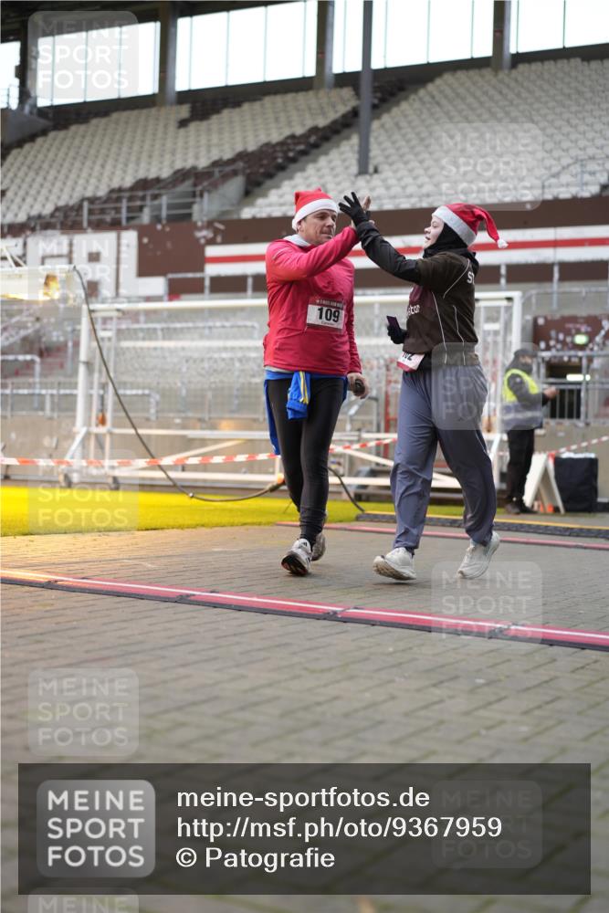 07.12.2025 - St. Pauli X-Mass-Run No. 15 Patografie http://msf.ph/oto/9367959 07.12.2025 11:03:23 Ziel 61, 64, 102, 109, 186, 853, 1850 meine-sportfotos.de
