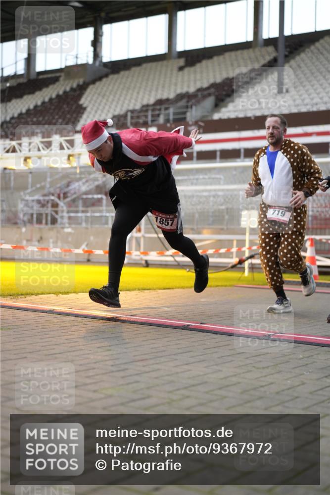 07.12.2025 - St. Pauli X-Mass-Run No. 15 Patografie http://msf.ph/oto/9367972 07.12.2025 11:03:45 Ziel 297, 505, 514, 719, 1551, 1853, 1857, 1860 meine-sportfotos.de