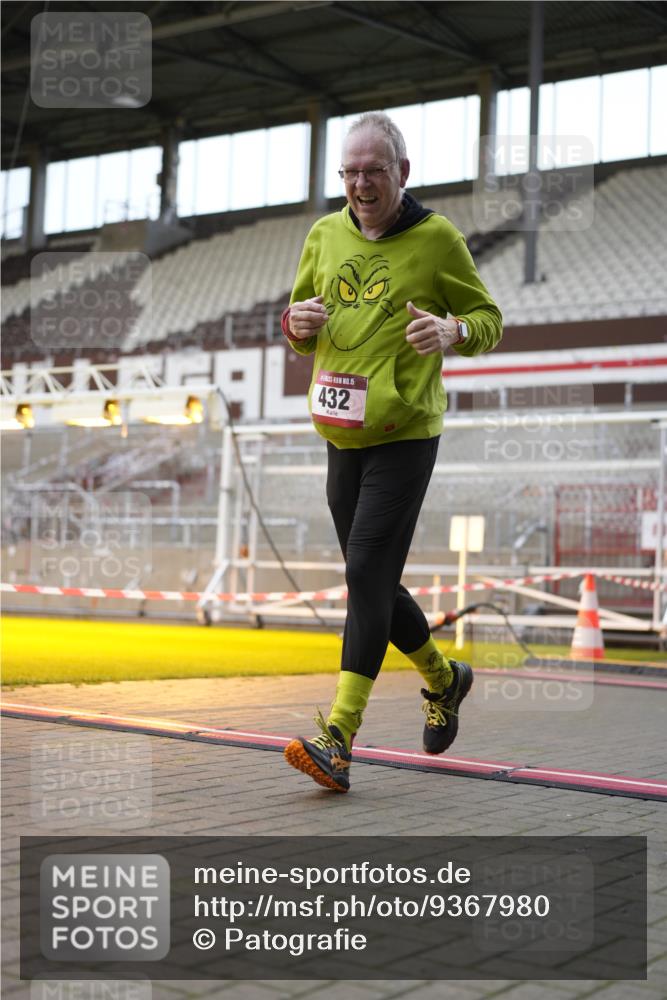 07.12.2025 - St. Pauli X-Mass-Run No. 15 Patografie http://msf.ph/oto/9367980 07.12.2025 11:03:58 Ziel 215, 216, 222, 432, 719, 764, 1853, 1857, 1860 meine-sportfotos.de
