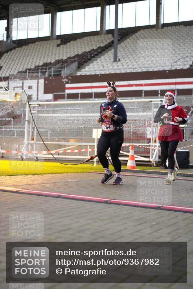 07.12.2025 - St. Pauli X-Mass-Run No. 15 Patografie http://msf.ph/oto/9367982 07.12.2025 11:04:03 Ziel 215, 216, 222, 432, 734, 764, 1200, 1252, 1254, 1401, 1695, 1854, 1856 meine-sportfotos.de