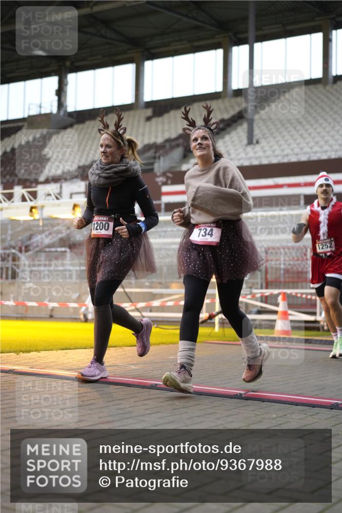 07.12.2025 - St. Pauli X-Mass-Run No. 15 Patografie http://msf.ph/oto/9367988 07.12.2025 11:04:06 Ziel 215, 216, 222, 432, 734, 764, 1200, 1252, 1254, 1401, 1695, 1854, 1856 meine-sportfotos.de