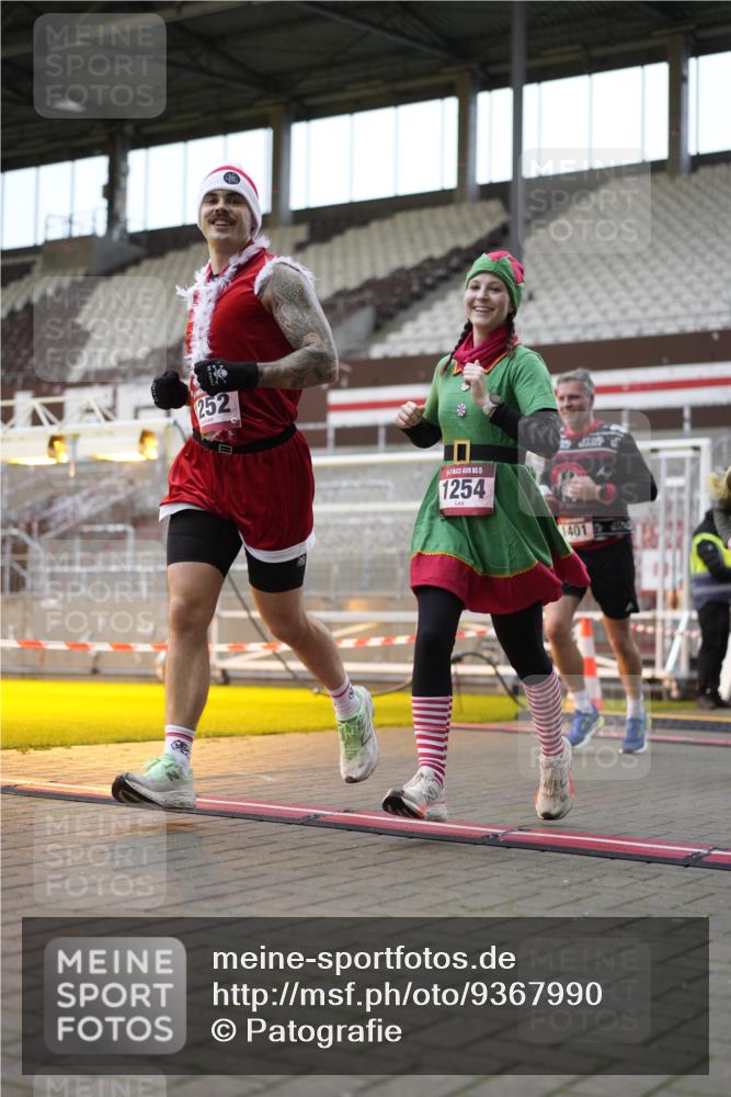 07.12.2025 - St. Pauli X-Mass-Run No. 15 Patografie http://msf.ph/oto/9367990 07.12.2025 11:04:07 Ziel 215, 216, 222, 305, 432, 734, 764, 1200, 1252, 1254, 1401, 1695, 1854, 1856 meine-sportfotos.de