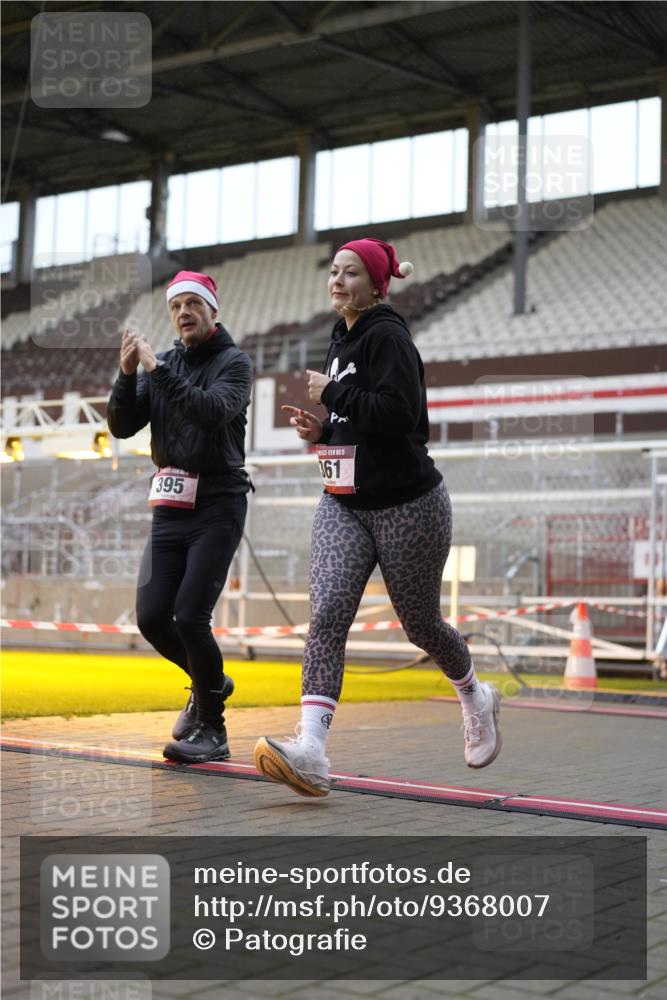 07.12.2025 - St. Pauli X-Mass-Run No. 15 Patografie http://msf.ph/oto/9368007 07.12.2025 11:04:30 Ziel 361, 395, 700, 702, 740, 1643, 1766, 1769, 2791, 3719 meine-sportfotos.de