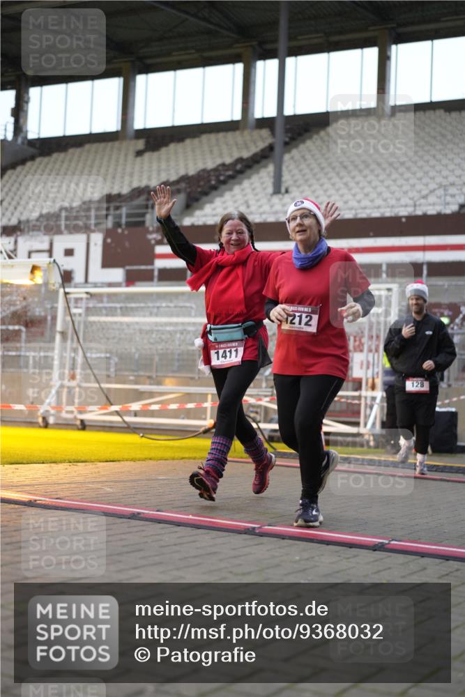 07.12.2025 - St. Pauli X-Mass-Run No. 15 Patografie http://msf.ph/oto/9368032 07.12.2025 11:04:48 Ziel 33, 117, 128, 1212, 1411, 2791, 2919, 3719, 4561, 4562, 4563, 4565, 4566, 4567, 4568, 4569, 4570, 4571, 4572, 4573, 4575, 4576, 4577, 4578 meine-sportfotos.de