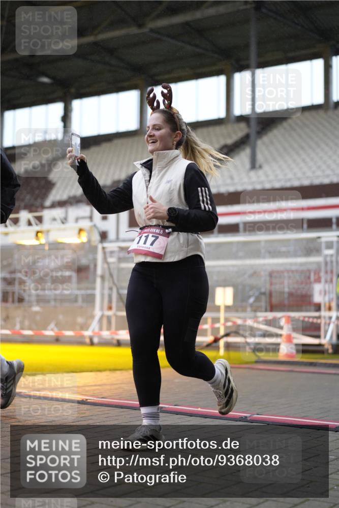 07.12.2025 - St. Pauli X-Mass-Run No. 15 Patografie http://msf.ph/oto/9368038 07.12.2025 11:04:51 Ziel 33, 117, 128, 1212, 1411, 2919, 4561, 4562, 4563, 4565, 4566, 4567, 4568, 4569, 4570, 4571, 4572, 4573, 4575, 4576, 4577, 4578 meine-sportfotos.de
