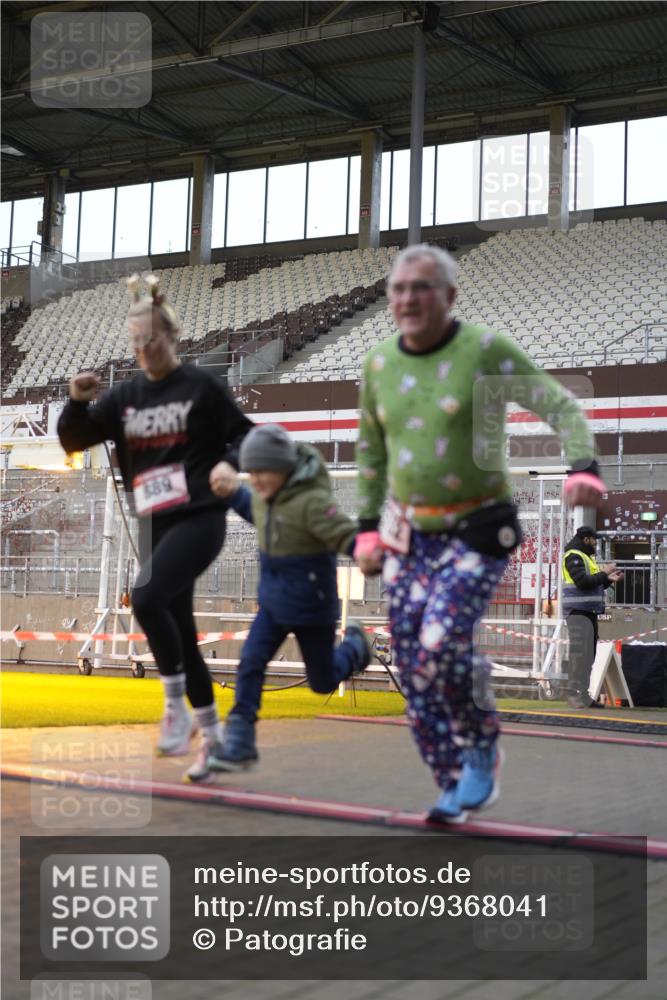 07.12.2025 - St. Pauli X-Mass-Run No. 15 Patografie http://msf.ph/oto/9368041 07.12.2025 11:05:00 Ziel 117, 128, 200, 201, 889, 1152, 1212, 1411, 4562, 4572, 4575 meine-sportfotos.de