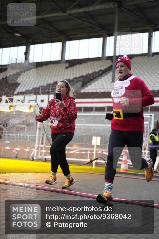 07.12.2025 - St. Pauli X-Mass-Run No. 15 Patografie http://msf.ph/oto/9368042 07.12.2025 11:05:02 Ziel 117, 128, 200, 201, 889, 1152, 1212, 1411 meine-sportfotos.de