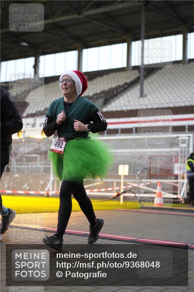 07.12.2025 - St. Pauli X-Mass-Run No. 15 Patografie http://msf.ph/oto/9368048 07.12.2025 11:05:09 Ziel 200, 201, 889, 1152, 1492, 1630 meine-sportfotos.de