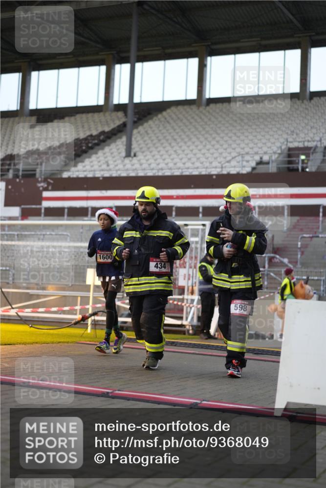 07.12.2025 - St. Pauli X-Mass-Run No. 15 Patografie http://msf.ph/oto/9368049 07.12.2025 11:05:16 Ziel 200, 201, 434, 1311, 1492, 1600, 1630 meine-sportfotos.de