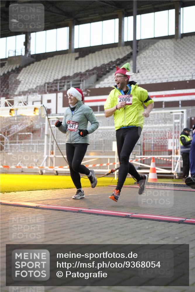 07.12.2025 - St. Pauli X-Mass-Run No. 15 Patografie http://msf.ph/oto/9368054 07.12.2025 11:05:30 Ziel 199, 434, 831, 1046, 1049, 1311, 1600, 1840, 1841, 2006, 2884 meine-sportfotos.de