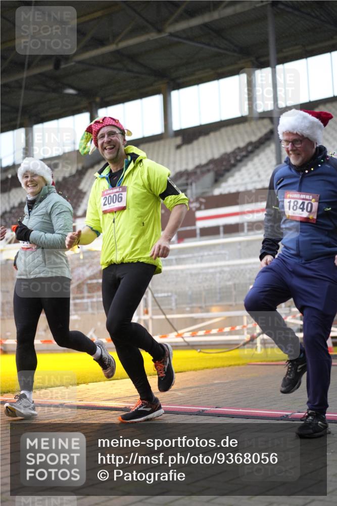 07.12.2025 - St. Pauli X-Mass-Run No. 15 Patografie http://msf.ph/oto/9368056 07.12.2025 11:05:30 Ziel 199, 434, 831, 1046, 1049, 1311, 1600, 1840, 1841, 2006, 2884 meine-sportfotos.de