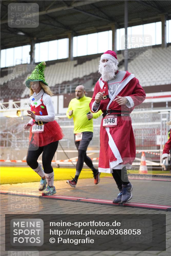 07.12.2025 - St. Pauli X-Mass-Run No. 15 Patografie http://msf.ph/oto/9368058 07.12.2025 11:05:32 Ziel 199, 434, 831, 1046, 1049, 1311, 1600, 1840, 1841, 2006, 2884 meine-sportfotos.de