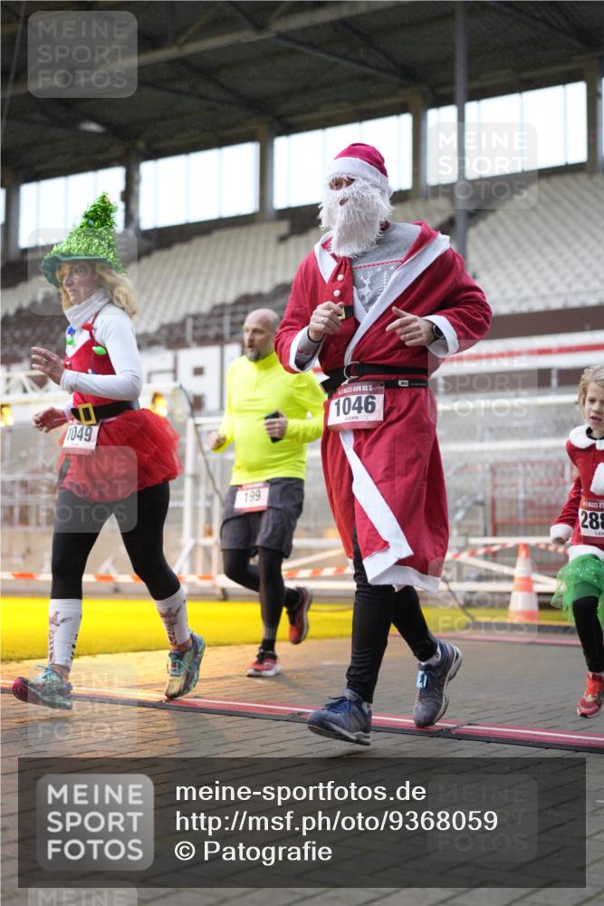 07.12.2025 - St. Pauli X-Mass-Run No. 15 Patografie http://msf.ph/oto/9368059 07.12.2025 11:05:32 Ziel 199, 434, 831, 1046, 1049, 1311, 1600, 1840, 1841, 2006, 2884 meine-sportfotos.de