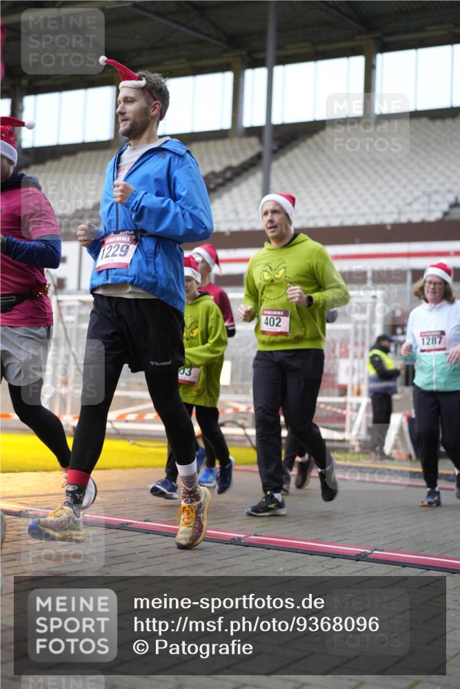 07.12.2025 - St. Pauli X-Mass-Run No. 15 Patografie http://msf.ph/oto/9368096 07.12.2025 11:06:01 Ziel 92, 298, 300, 402, 403, 556, 659, 693, 854, 858, 878, 920, 944, 1024, 1025, 1223, 1229, 1287, 1429, 1430, 1608, 1648, 2243, 2245, 4579, 4581, 4583, 4585, 4587 meine-sportfotos.de