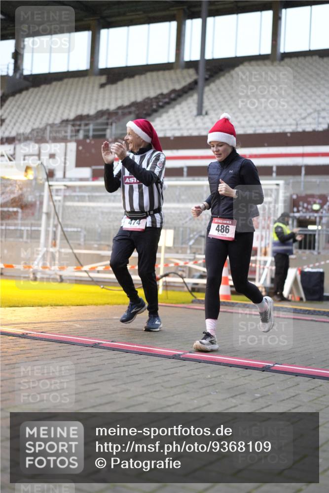 07.12.2025 - St. Pauli X-Mass-Run No. 15 Patografie http://msf.ph/oto/9368109 07.12.2025 11:06:13 Ziel 204, 402, 403, 414, 474, 486, 556, 854, 858, 878, 920, 1223, 1229, 1287, 1403, 1429, 1430, 1442, 2245, 4579, 4581, 4583, 4585, 4587 meine-sportfotos.de