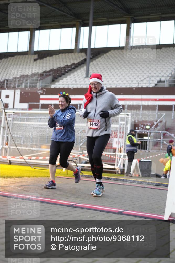 07.12.2025 - St. Pauli X-Mass-Run No. 15 Patografie http://msf.ph/oto/9368112 07.12.2025 11:06:18 Ziel 204, 414, 474, 486, 556, 1403, 1440, 1442 meine-sportfotos.de