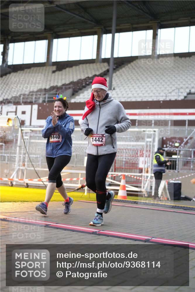 07.12.2025 - St. Pauli X-Mass-Run No. 15 Patografie http://msf.ph/oto/9368114 07.12.2025 11:06:19 Ziel 204, 414, 474, 486, 1403, 1440, 1442 meine-sportfotos.de