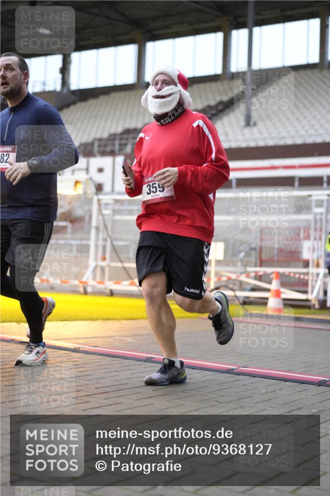 07.12.2025 - St. Pauli X-Mass-Run No. 15 Patografie http://msf.ph/oto/9368127 07.12.2025 11:06:33 Ziel 359, 382, 565, 1285, 1286, 1440, 1442, 1556, 1564, 4582, 4588 meine-sportfotos.de