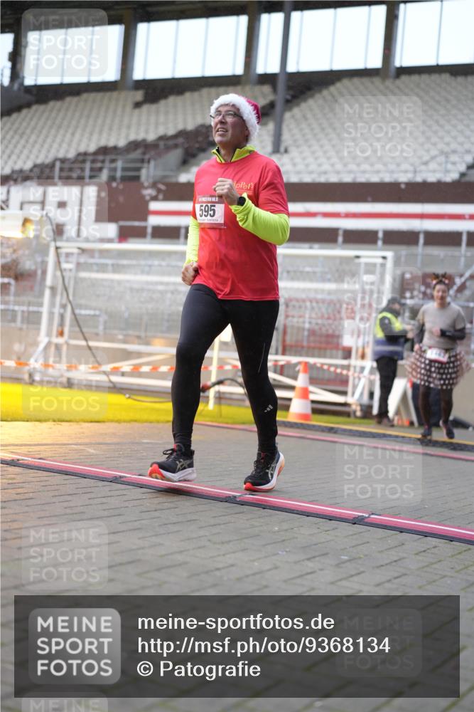 07.12.2025 - St. Pauli X-Mass-Run No. 15 Patografie http://msf.ph/oto/9368134 07.12.2025 11:06:43 Ziel 359, 382, 565, 595, 1285, 1286, 1462, 1469, 1708, 4582, 4588 meine-sportfotos.de