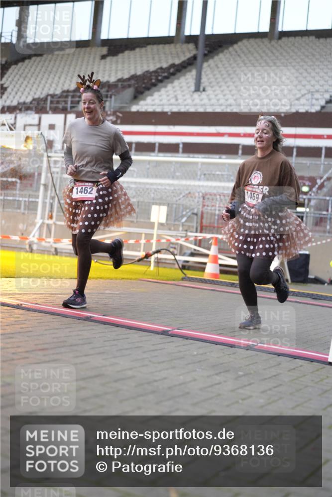 07.12.2025 - St. Pauli X-Mass-Run No. 15 Patografie http://msf.ph/oto/9368136 07.12.2025 11:06:46 Ziel 359, 382, 565, 595, 1462, 1469, 1708, 4582, 4588 meine-sportfotos.de