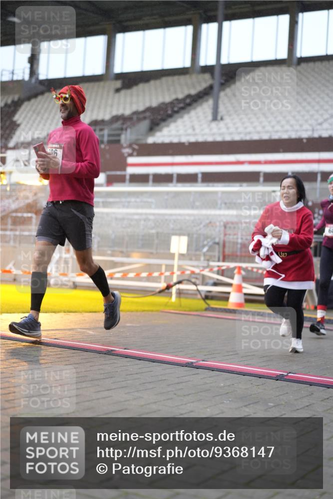 07.12.2025 - St. Pauli X-Mass-Run No. 15 Patografie http://msf.ph/oto/9368147 07.12.2025 11:07:06 Ziel 281, 342, 344, 596, 688, 1585, 1587, 1634, 1666, 1751, 1861, 1862 meine-sportfotos.de