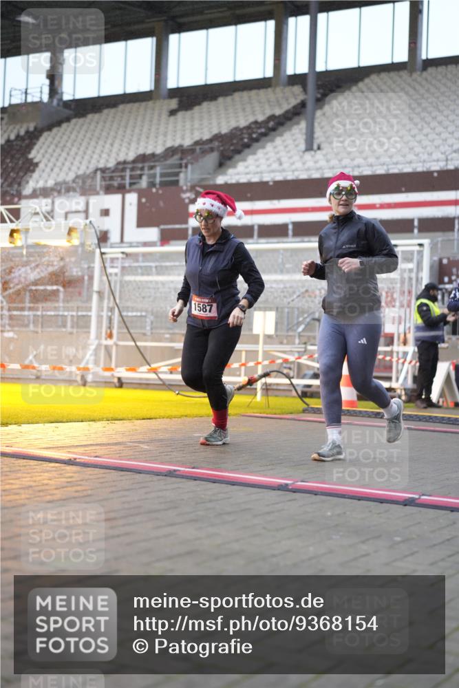 07.12.2025 - St. Pauli X-Mass-Run No. 15 Patografie http://msf.ph/oto/9368154 07.12.2025 11:07:08 Ziel 281, 342, 344, 596, 688, 1585, 1587, 1634, 1666, 1751, 1861, 1862 meine-sportfotos.de