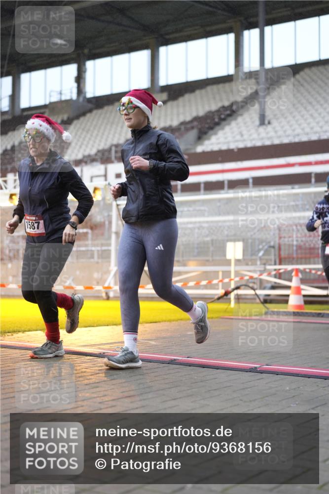 07.12.2025 - St. Pauli X-Mass-Run No. 15 Patografie http://msf.ph/oto/9368156 07.12.2025 11:07:09 Ziel 281, 342, 344, 591, 596, 603, 622, 688, 1585, 1587, 1634, 1666, 1751, 1861, 1862 meine-sportfotos.de
