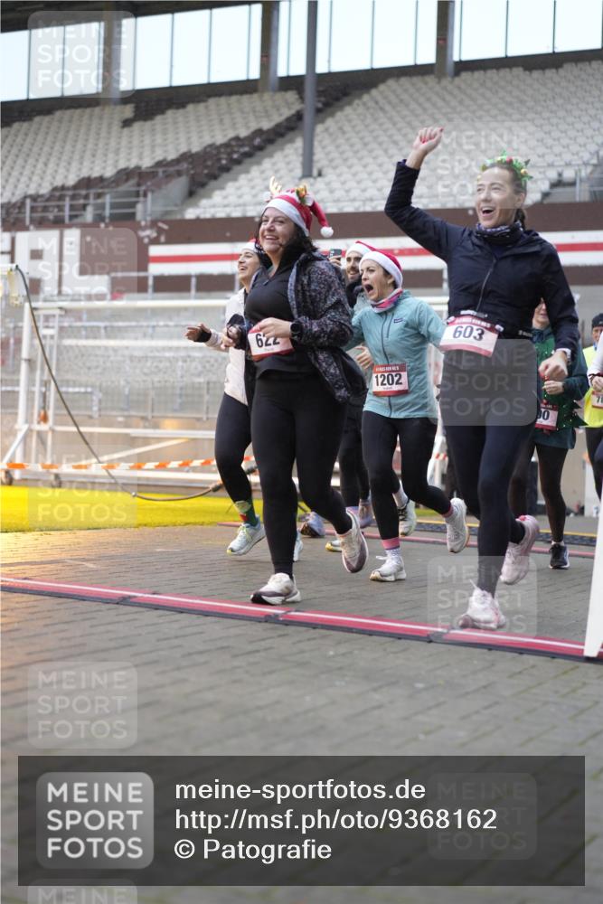 07.12.2025 - St. Pauli X-Mass-Run No. 15 Patografie http://msf.ph/oto/9368162 07.12.2025 11:07:15 Ziel 281, 342, 344, 476, 490, 591, 596, 603, 621, 622, 673, 688, 781, 1202, 1206, 1233, 1585, 1587, 1862, 2403, 5008 meine-sportfotos.de