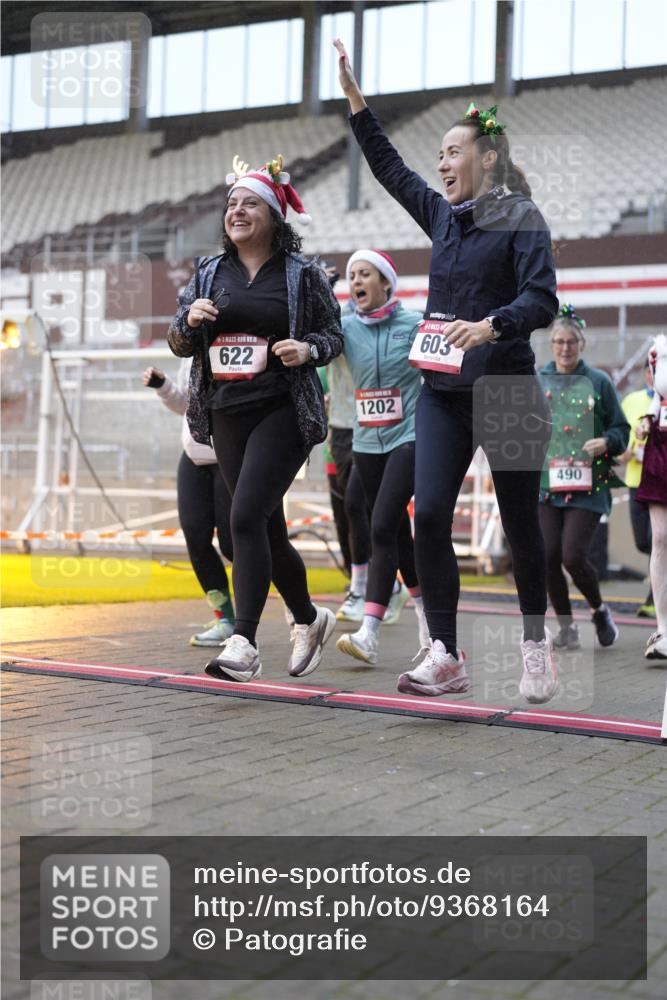 07.12.2025 - St. Pauli X-Mass-Run No. 15 Patografie http://msf.ph/oto/9368164 07.12.2025 11:07:15 Ziel 281, 342, 344, 476, 490, 591, 596, 603, 621, 622, 673, 688, 781, 1202, 1206, 1233, 1585, 1587, 1862, 2403, 5008 meine-sportfotos.de