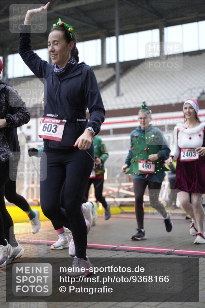 07.12.2025 - St. Pauli X-Mass-Run No. 15 Patografie http://msf.ph/oto/9368166 07.12.2025 11:07:15 Ziel 281, 342, 344, 476, 490, 591, 596, 603, 621, 622, 673, 688, 781, 1202, 1206, 1233, 1585, 1587, 1862, 2403, 5008 meine-sportfotos.de