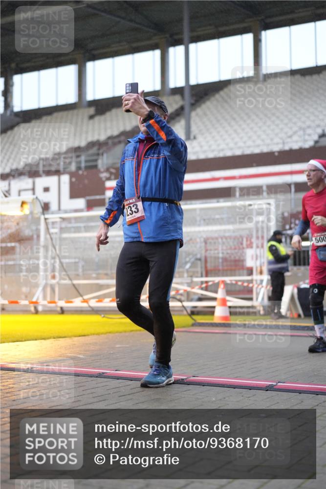 07.12.2025 - St. Pauli X-Mass-Run No. 15 Patografie http://msf.ph/oto/9368170 07.12.2025 11:07:18 Ziel 281, 342, 344, 476, 490, 591, 596, 603, 621, 622, 673, 688, 781, 1202, 1206, 1233, 1585, 1587, 2403, 5008 meine-sportfotos.de