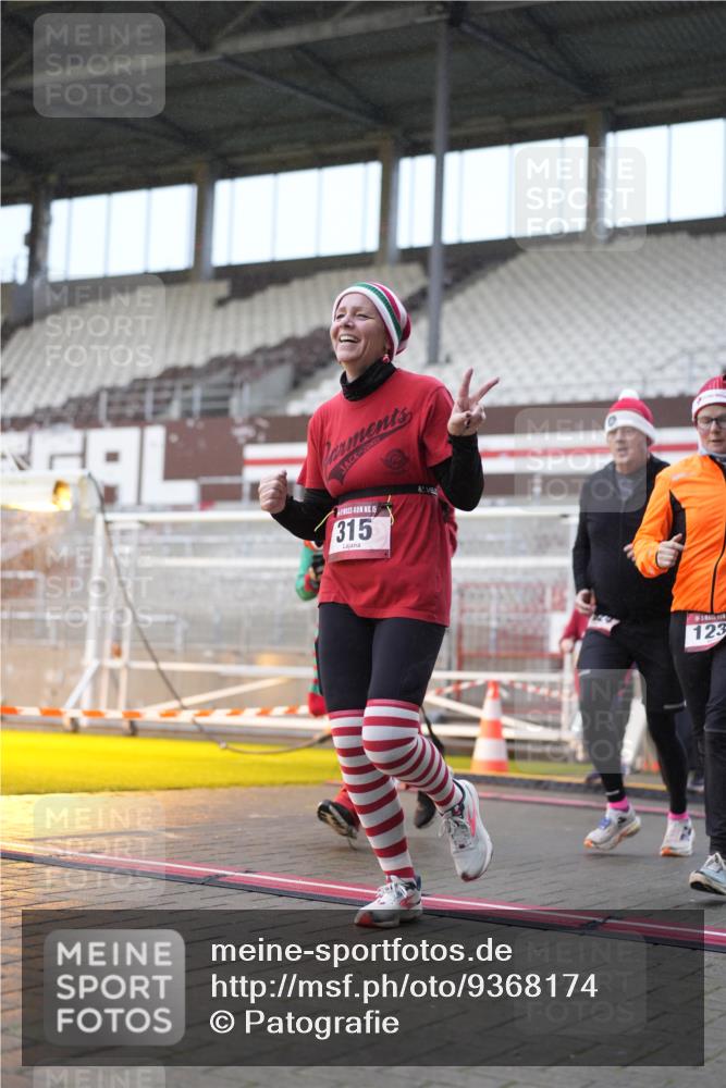 07.12.2025 - St. Pauli X-Mass-Run No. 15 Patografie http://msf.ph/oto/9368174 07.12.2025 11:07:29 Ziel 77, 315, 332, 377, 476, 490, 591, 603, 621, 622, 623, 673, 781, 1202, 1206, 1233, 1235, 1509, 1824, 1866, 1910, 2403, 2693, 5008 meine-sportfotos.de