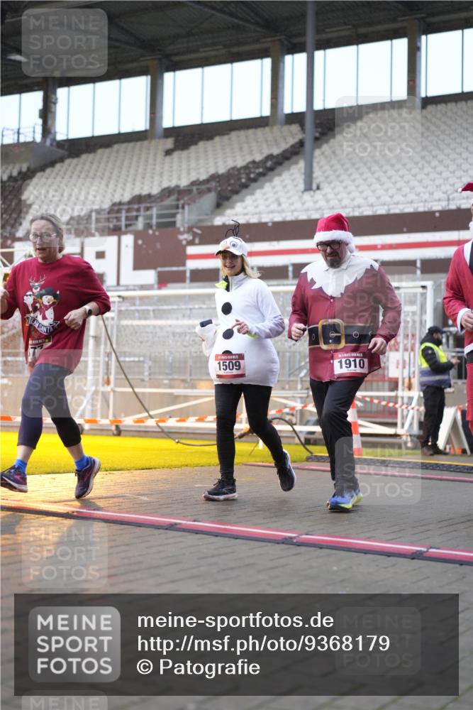 07.12.2025 - St. Pauli X-Mass-Run No. 15 Patografie http://msf.ph/oto/9368179 07.12.2025 11:07:31 Ziel 77, 315, 332, 377, 476, 623, 673, 781, 1233, 1235, 1509, 1824, 1866, 1910, 2693, 5008 meine-sportfotos.de
