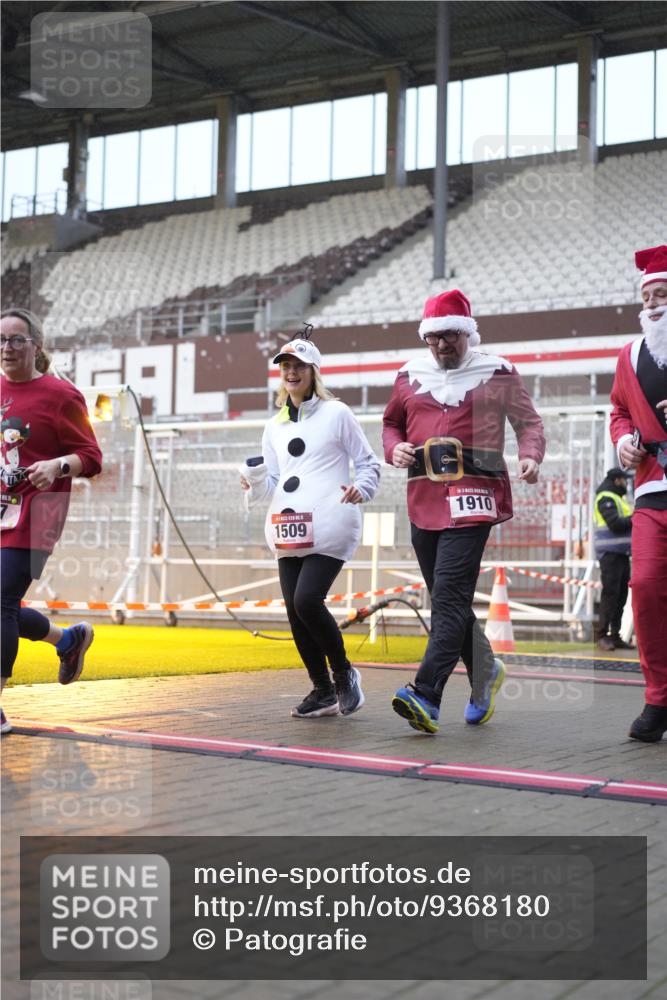 07.12.2025 - St. Pauli X-Mass-Run No. 15 Patografie http://msf.ph/oto/9368180 07.12.2025 11:07:31 Ziel 77, 315, 332, 377, 476, 623, 673, 781, 1233, 1235, 1509, 1824, 1866, 1910, 2693, 5008 meine-sportfotos.de