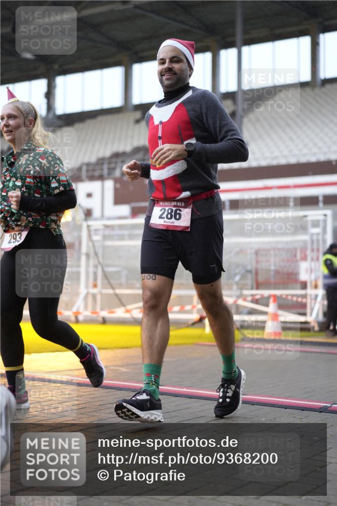 07.12.2025 - St. Pauli X-Mass-Run No. 15 Patografie http://msf.ph/oto/9368200 07.12.2025 11:07:47 Ziel 271, 273, 286, 293, 332, 389, 397, 772, 774, 1107, 1123, 1129, 1378, 1381, 1382, 1383, 1439, 1441, 1460, 1812, 2693 meine-sportfotos.de
