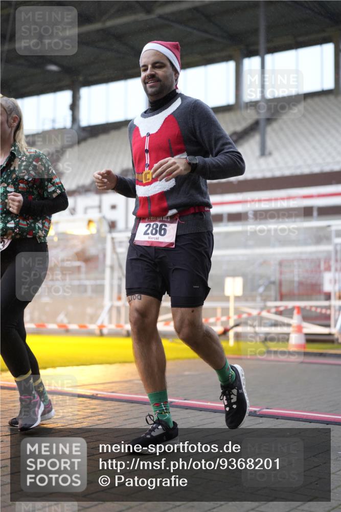 07.12.2025 - St. Pauli X-Mass-Run No. 15 Patografie http://msf.ph/oto/9368201 07.12.2025 11:07:47 Ziel 271, 273, 286, 293, 332, 389, 397, 772, 774, 1107, 1123, 1129, 1378, 1381, 1382, 1383, 1439, 1441, 1460, 1812, 2693 meine-sportfotos.de