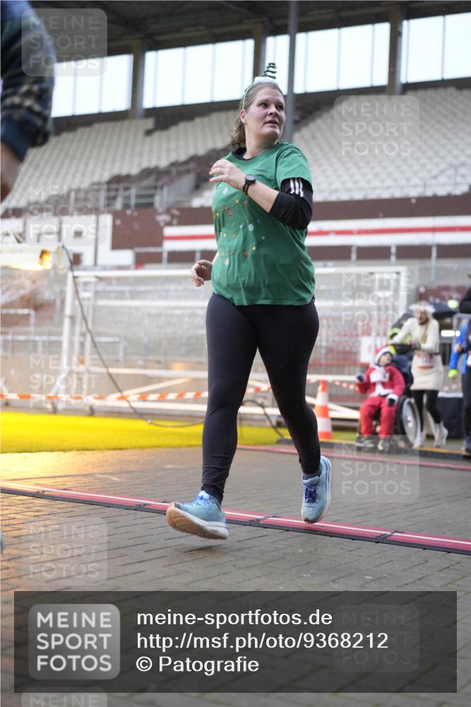 07.12.2025 - St. Pauli X-Mass-Run No. 15 Patografie http://msf.ph/oto/9368212 07.12.2025 11:07:53 Ziel 271, 273, 286, 293, 389, 397, 653, 772, 774, 1107, 1123, 1129, 1226, 1230, 1249, 1342, 1355, 1378, 1381, 1382, 1383, 1439, 1441, 1460, 1520, 1525, 1809, 1810, 1812, 4798, 4815 meine-sportfotos.de
