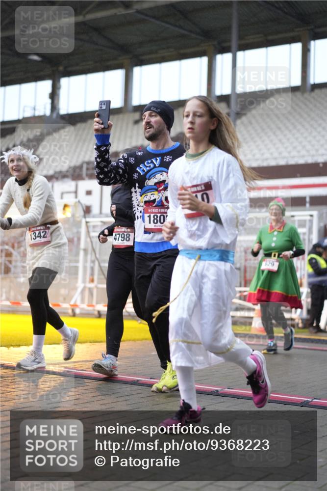 07.12.2025 - St. Pauli X-Mass-Run No. 15 Patografie http://msf.ph/oto/9368223 07.12.2025 11:07:58 Ziel 286, 293, 629, 635, 653, 772, 774, 1107, 1123, 1129, 1226, 1230, 1249, 1342, 1355, 1378, 1381, 1382, 1383, 1460, 1520, 1525, 1596, 1809, 1810, 4798, 4815 meine-sportfotos.de