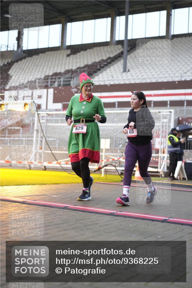 07.12.2025 - St. Pauli X-Mass-Run No. 15 Patografie http://msf.ph/oto/9368225 07.12.2025 11:07:59 Ziel 286, 293, 629, 635, 653, 772, 774, 1107, 1123, 1129, 1226, 1230, 1249, 1342, 1355, 1378, 1381, 1382, 1383, 1460, 1520, 1525, 1596, 1809, 1810, 4798, 4815 meine-sportfotos.de