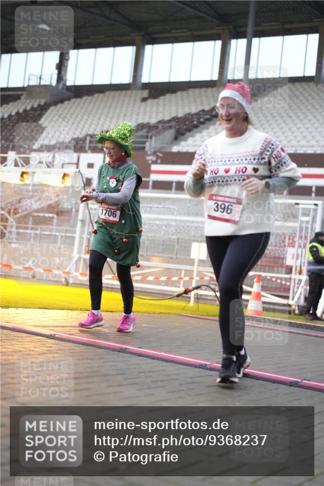 07.12.2025 - St. Pauli X-Mass-Run No. 15 Patografie http://msf.ph/oto/9368237 07.12.2025 11:08:15 Ziel 100, 396, 446, 758, 784, 1078, 1170, 1559, 1560, 1596, 1706 meine-sportfotos.de