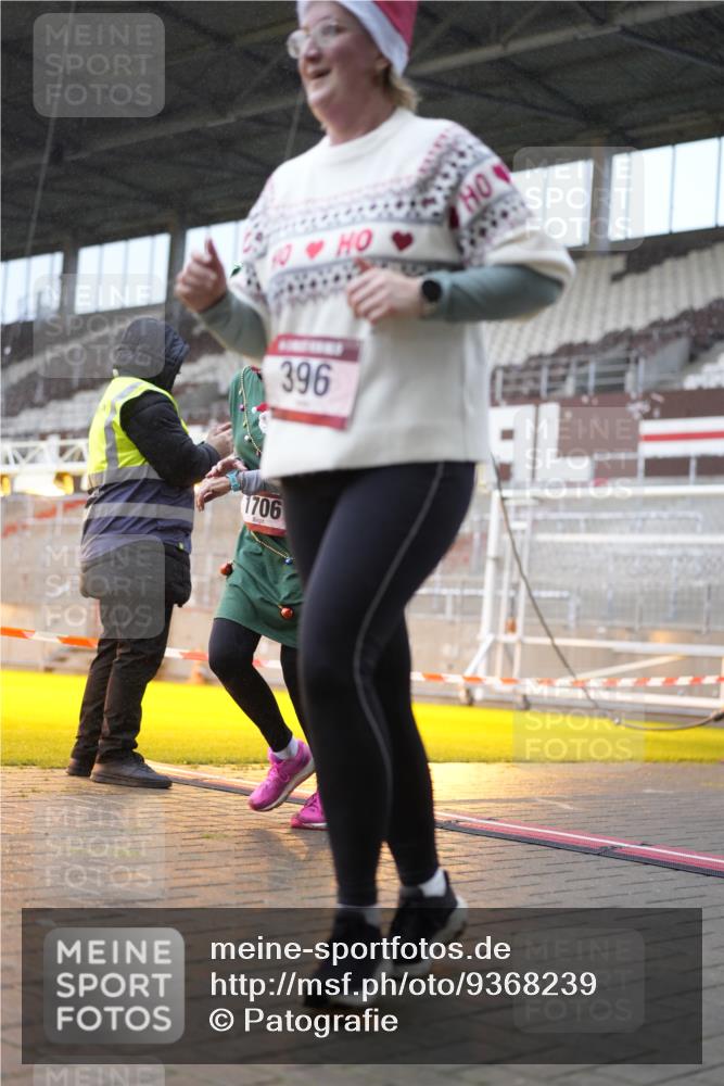 07.12.2025 - St. Pauli X-Mass-Run No. 15 Patografie http://msf.ph/oto/9368239 07.12.2025 11:08:15 Ziel 100, 396, 446, 758, 784, 1078, 1170, 1559, 1560, 1596, 1706 meine-sportfotos.de